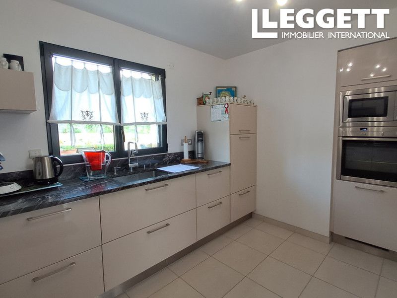 Property photo 3 of 10