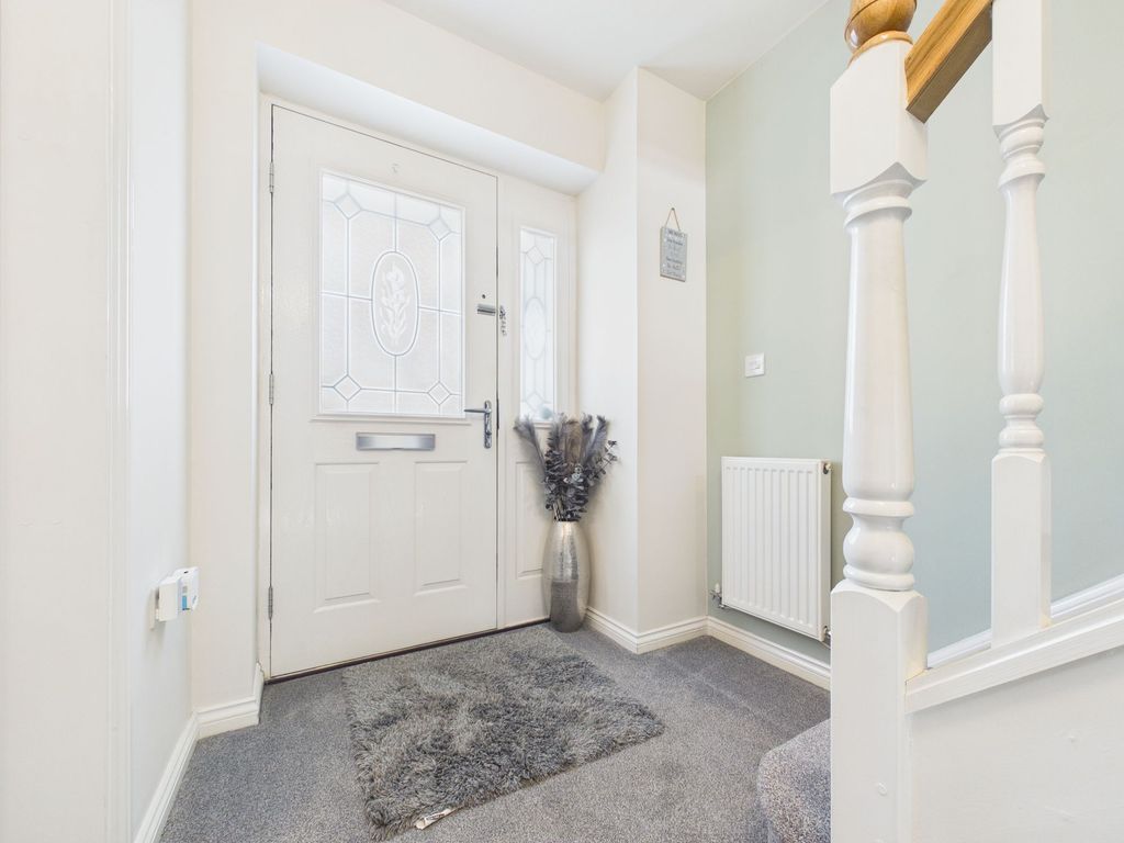 Property photo 3 of 25 Entrance Hall