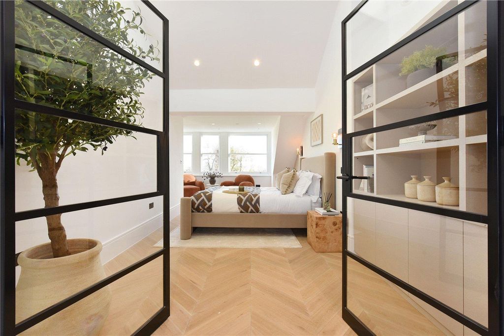 Property photo 2 of 10 Master.Jpg