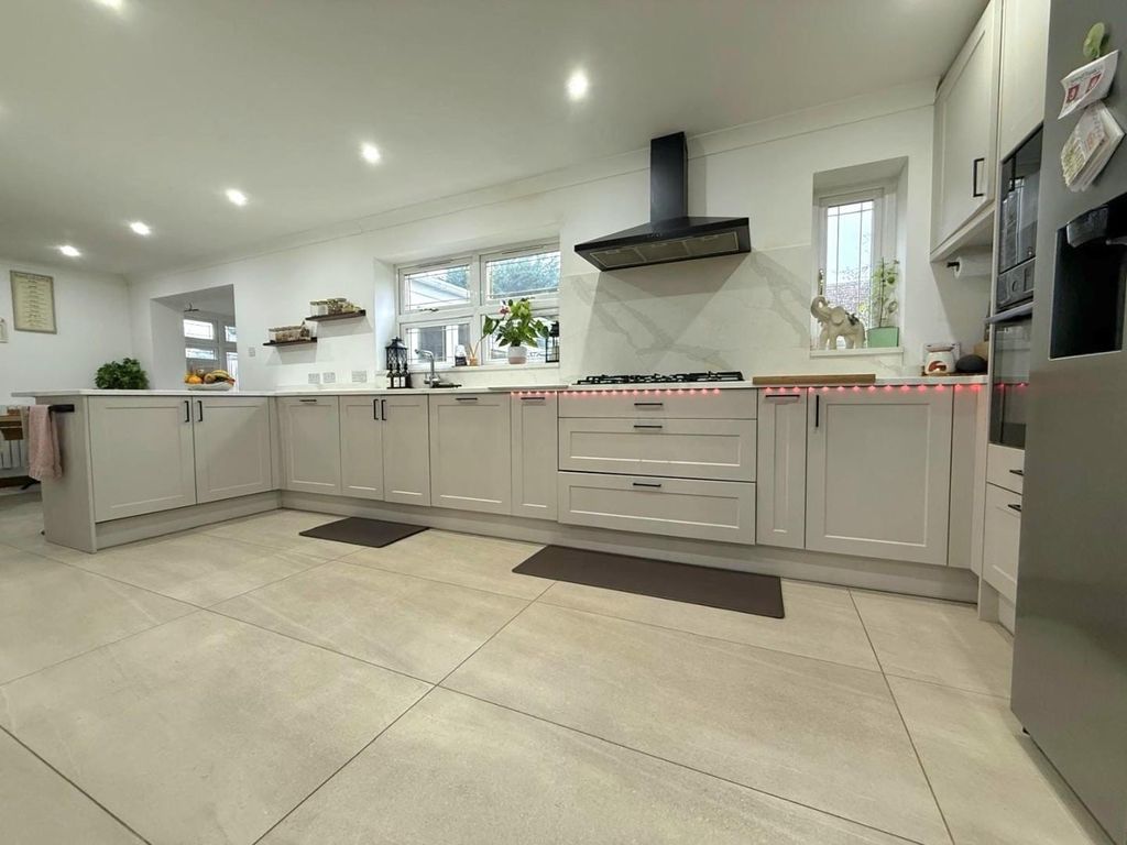 Property photo 2 of 19 18.Jpg