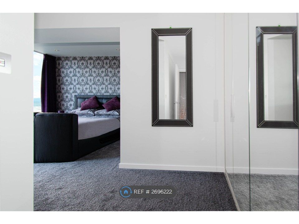 Property photo 3 of 17 Master Bedroom