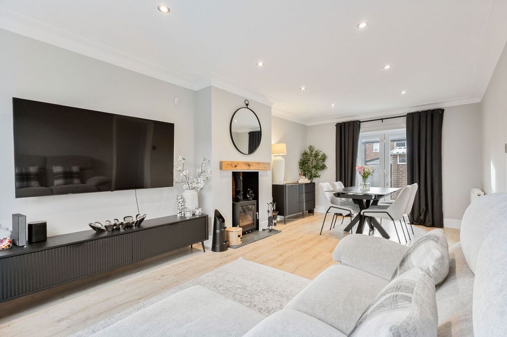 Property photo 2 of 26