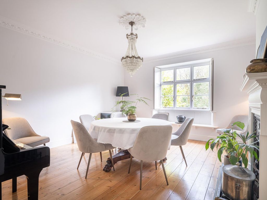 Property photo 3 of 25 Image