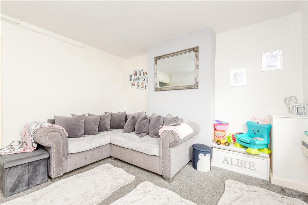 Property photo 2 of 11 Lounge