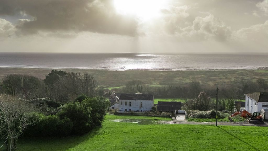 Property photo 2 of 21