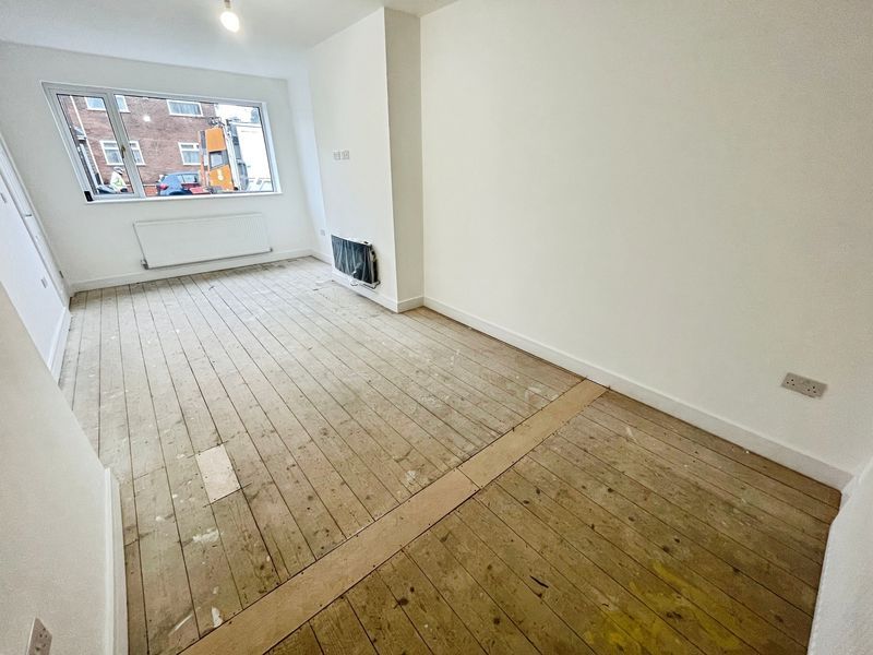 Property photo 3 of 16 Lounge