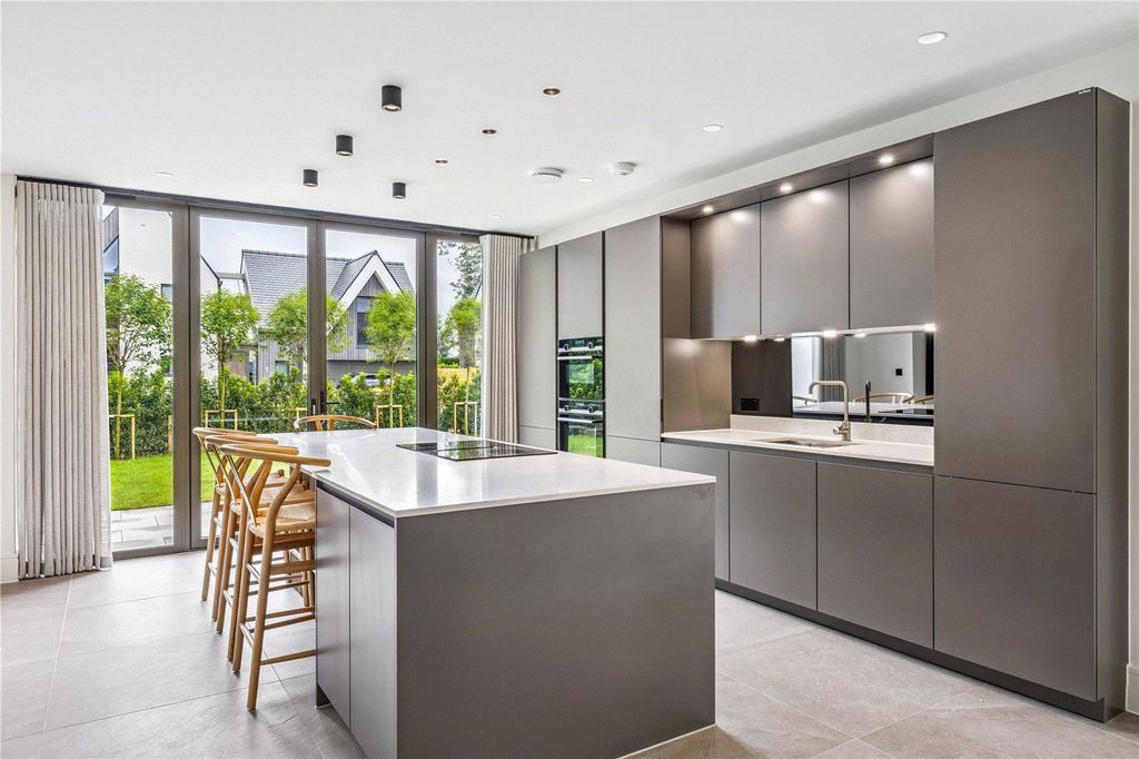 Property photo 3 of 22 Kitchen