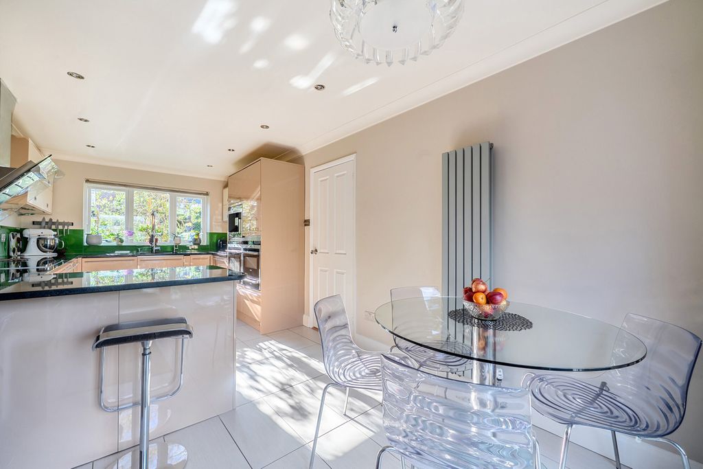 Property photo 3 of 15 1404378-3-69837Aa...