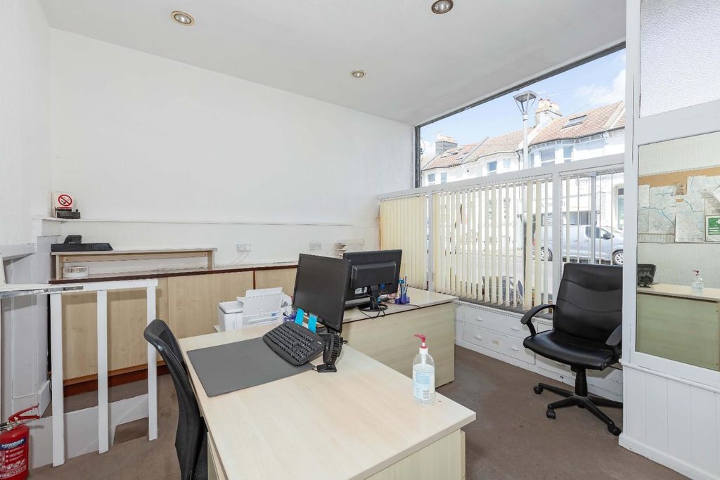 Property photo 3 of 11 Blatchington Rd.Jpg