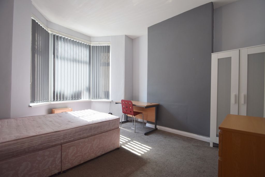 Property photo 3 of 13 Photo 4