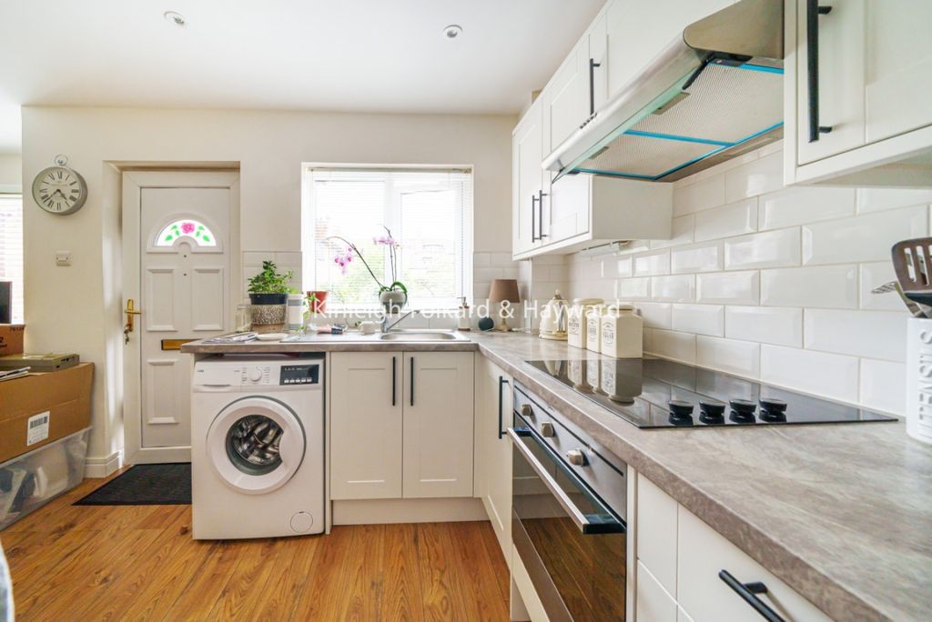 Property photo 3 of 6 Kitchen
