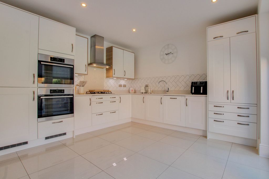 Property photo 2 of 38