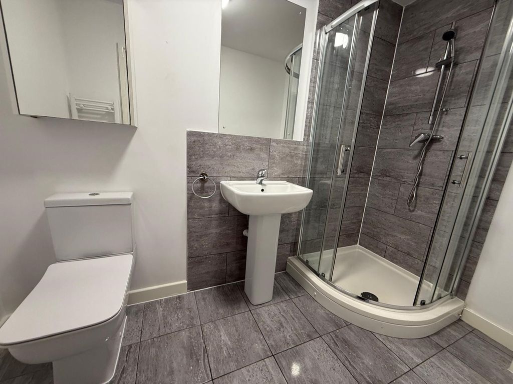 Property photo 3 of 4 En-Suite Bathroom