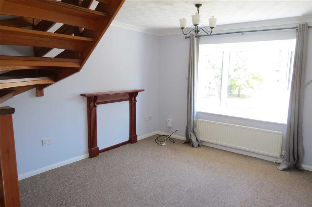 Property photo 2 of 7 Lounge: