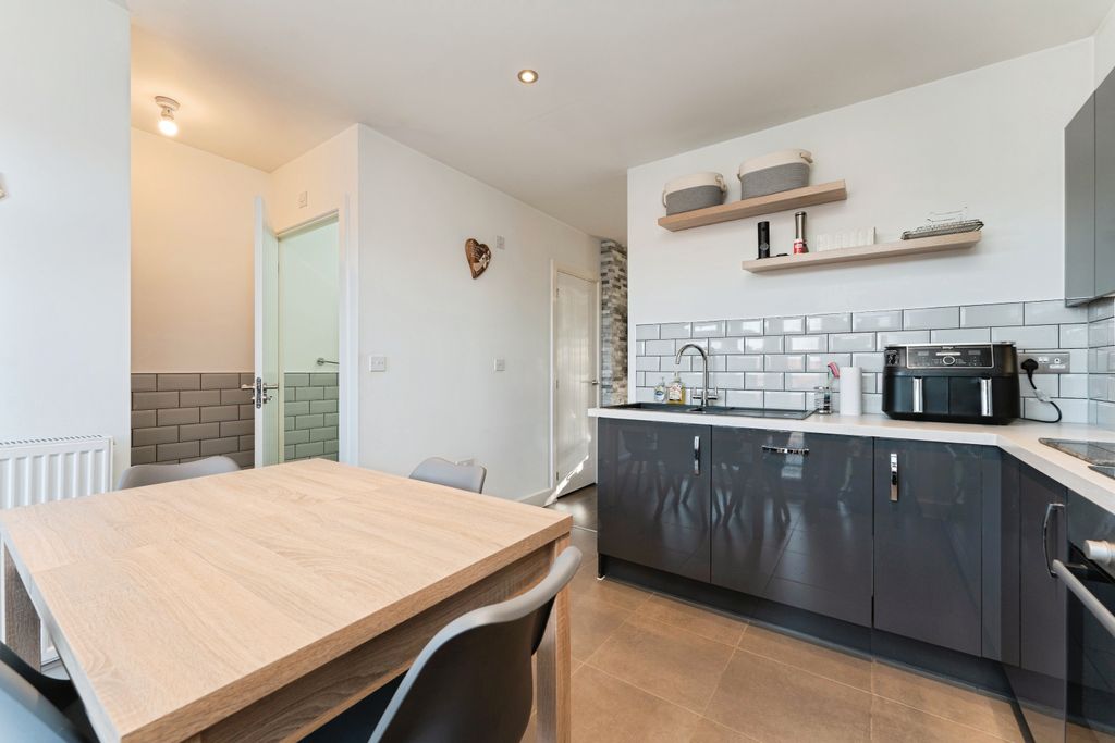 Property photo 3 of 15 Kitchen Diner