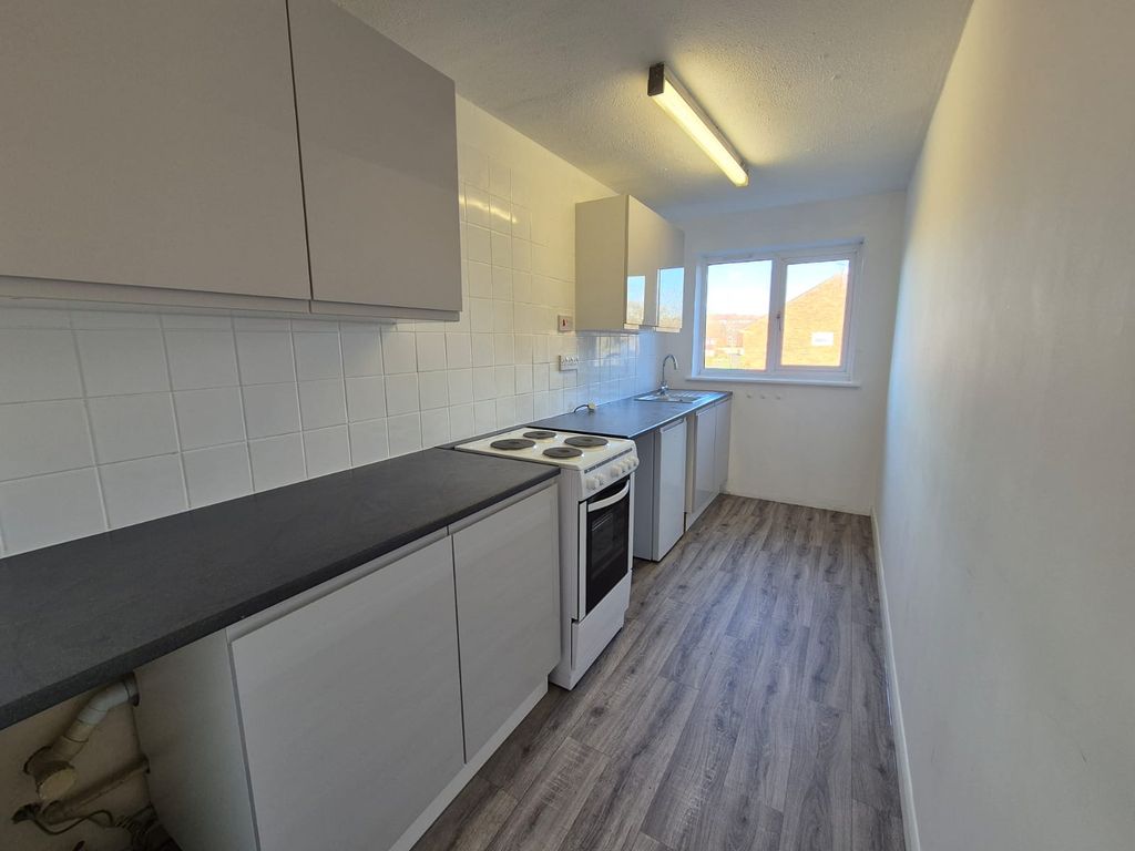 Property photo 2 of 7 Kitchen