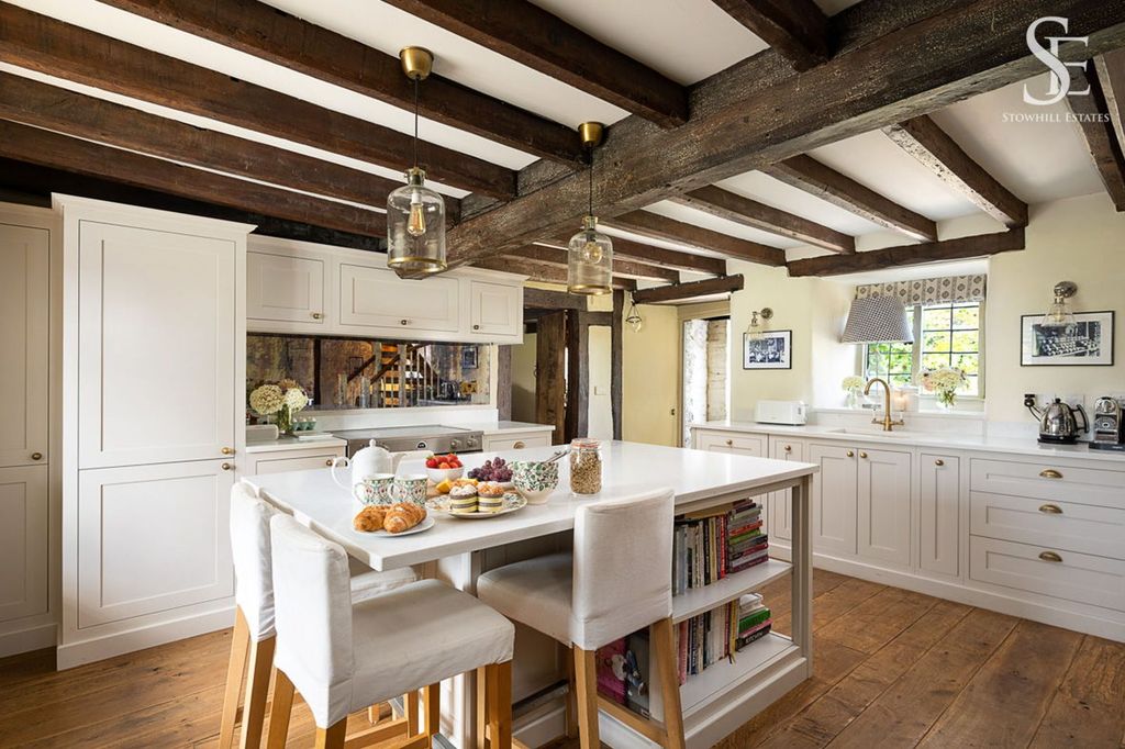 Property photo 2 of 12 Kitchen