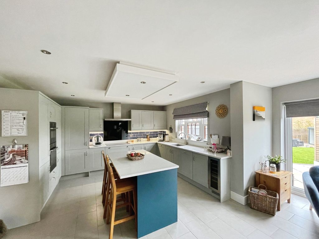 Property photo 2 of 26