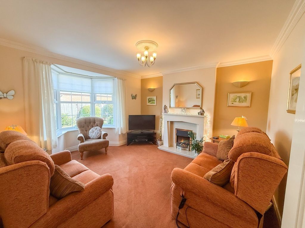 Property photo 2 of 10 Lounge