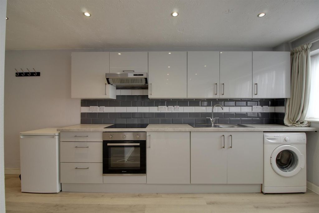 Property photo 2 of 8 Img_9270-Img_9272.Jpg