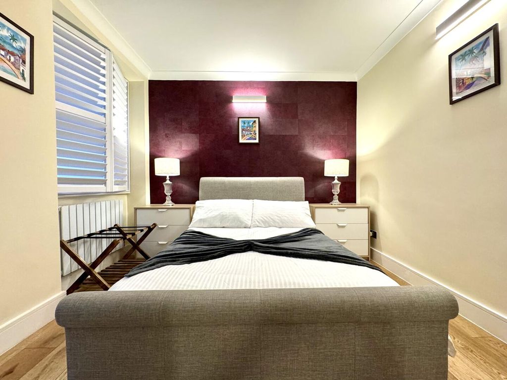 Property photo 3 of 18 Bedroom