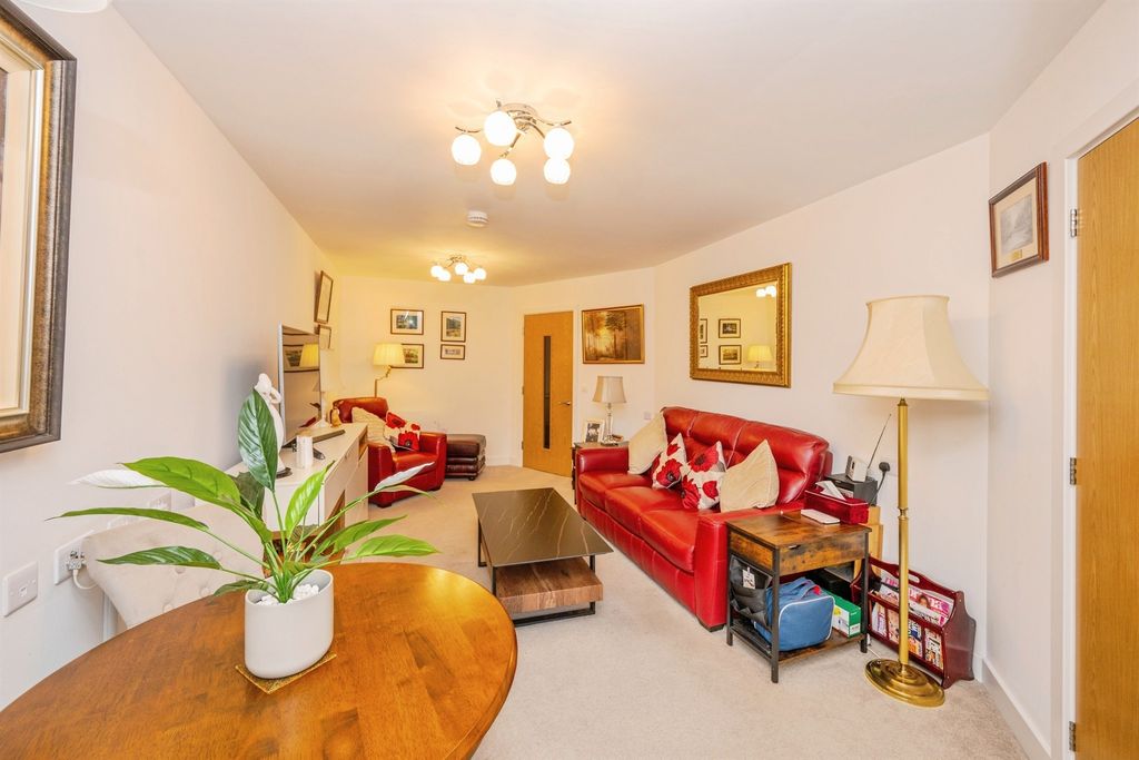 Property photo 2 of 18