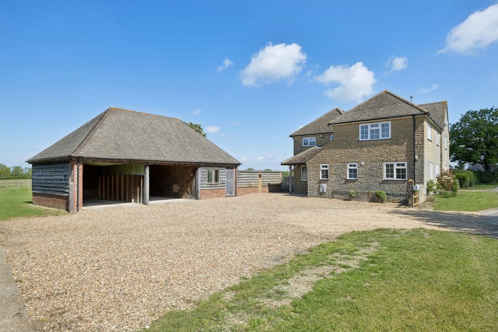 Property photo 3 of 21 108013_Manor Farm...