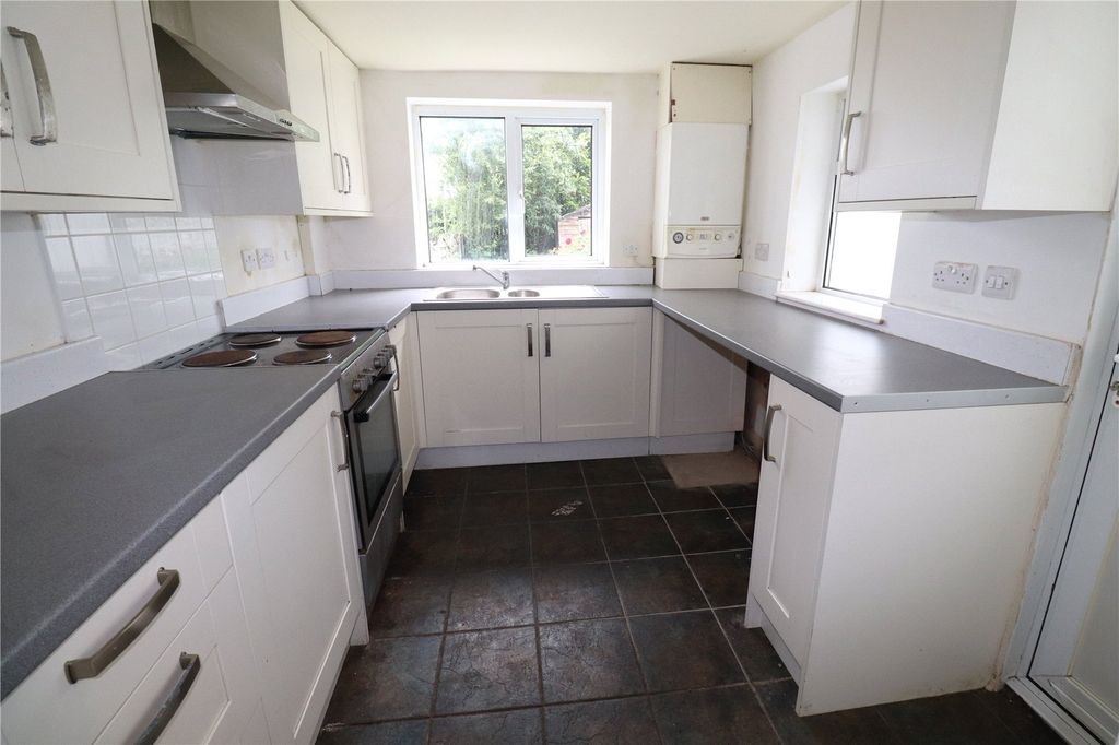 Property photo 2 of 8 Kitchen