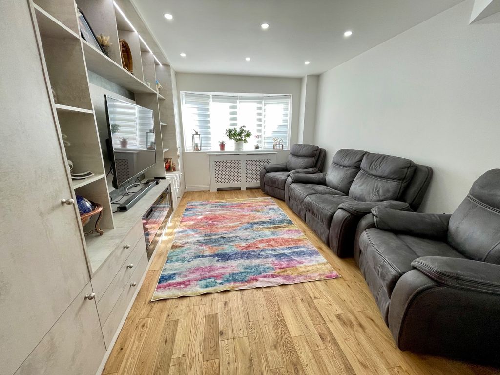 Property photo 2 of 15 4881522