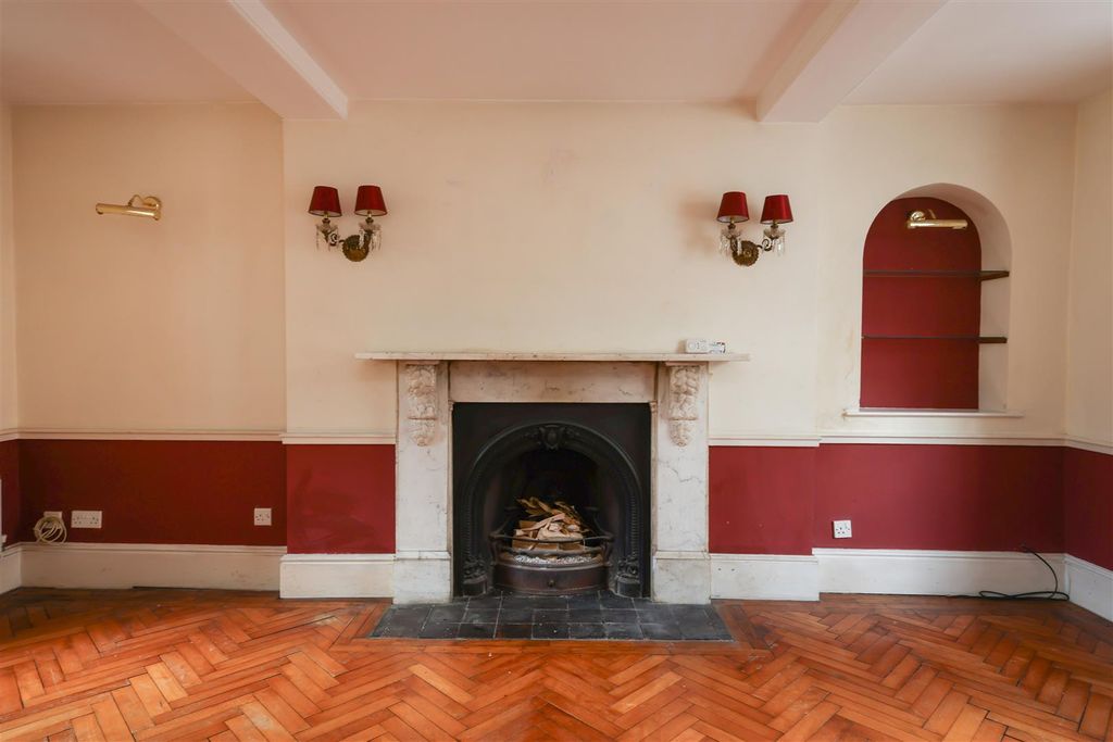 Property photo 3 of 40 Living Room