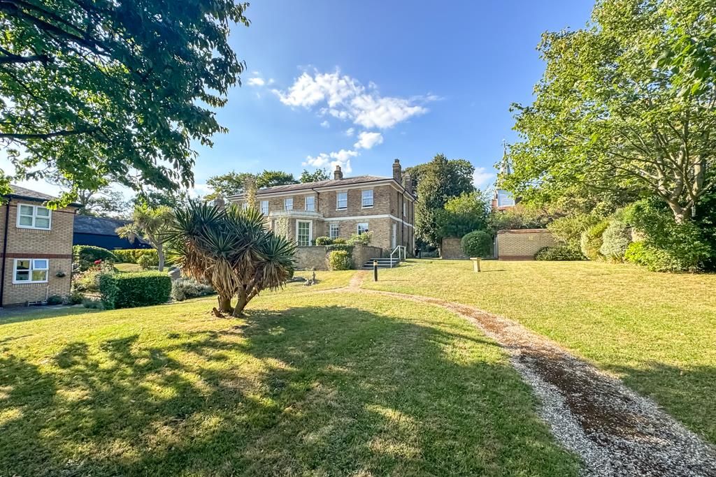 Property photo 1 of 17 Grounds