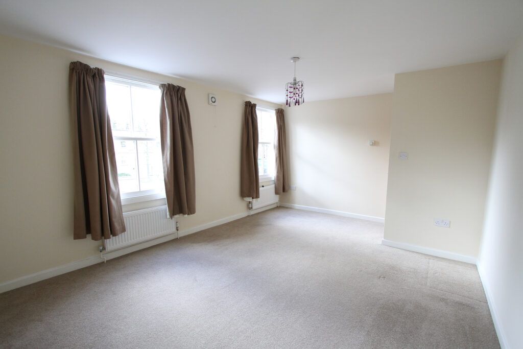 Property photo 1 of 7 442