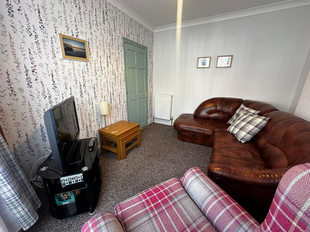 Property photo 3 of 14 Living Room (2)