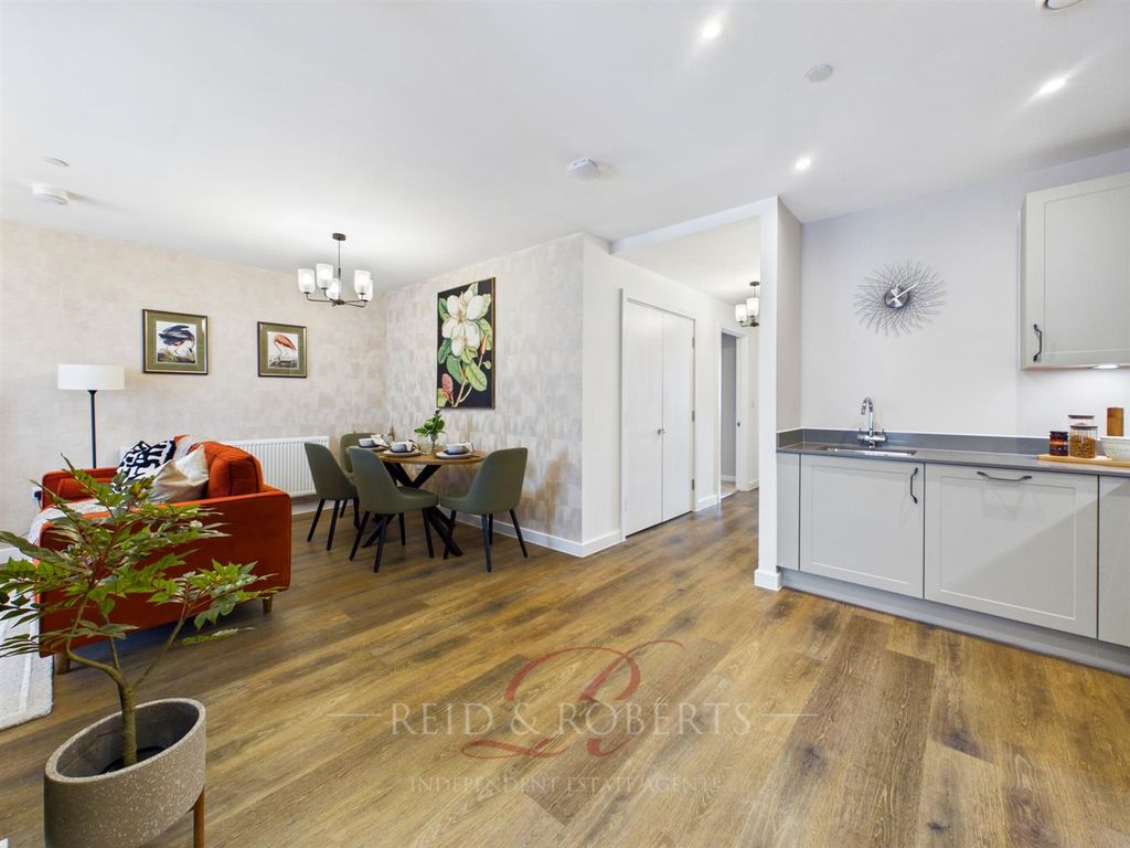 Property photo 3 of 34 Cam03999G0-Pr0245-Still005.Jpg