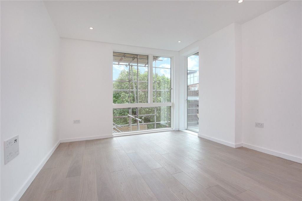 Property photo 2 of 9 Bedroom