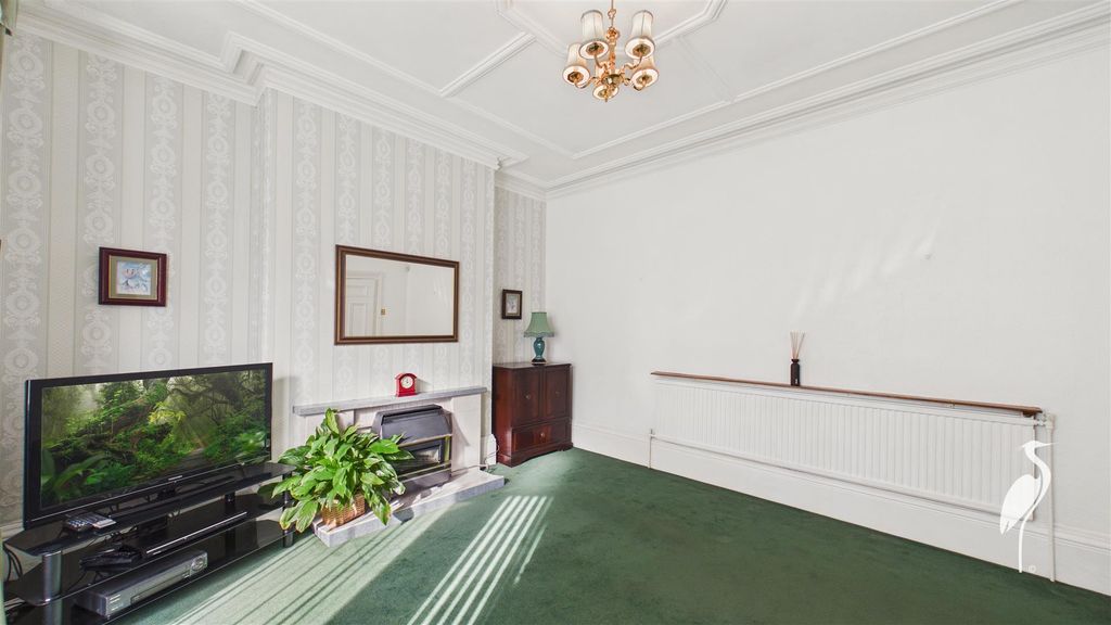 Property photo 3 of 26 Lounge