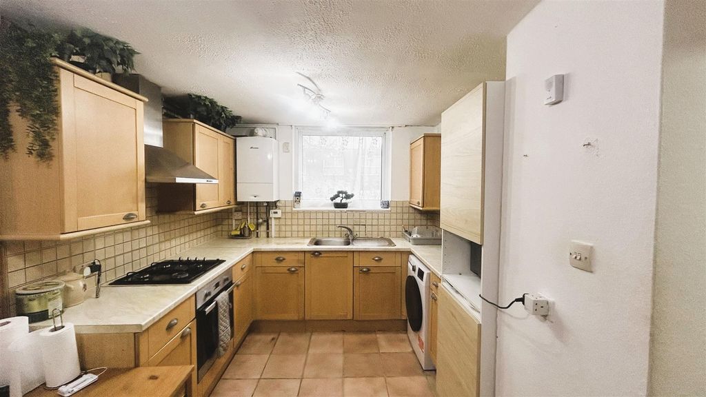 Property photo 3 of 8 Kitchen