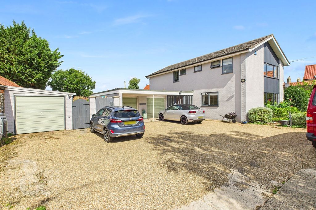 Property photo 2 of 35