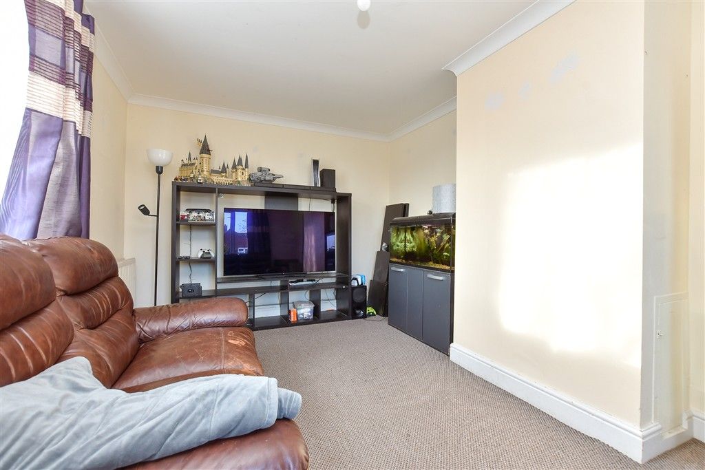 Property photo 3 of 7 Lounge