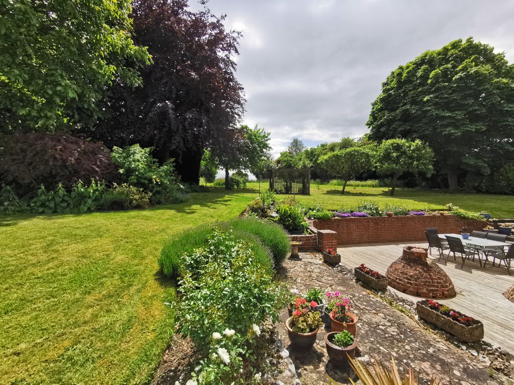 Property photo 3 of 11