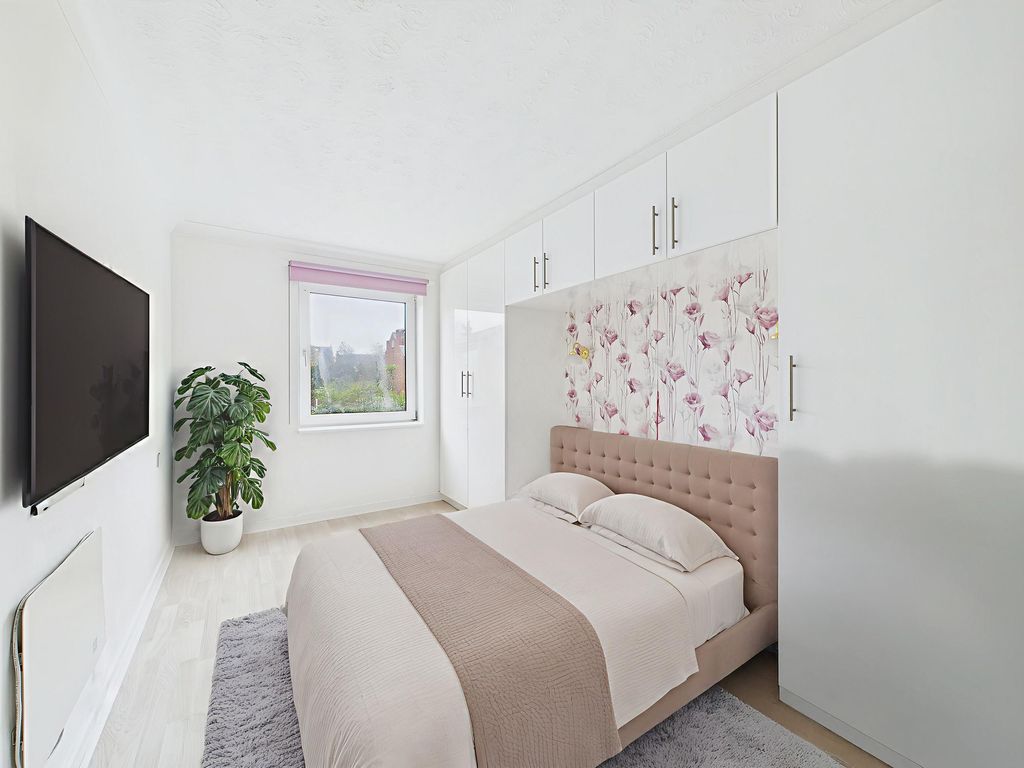 Property photo 3 of 12 Bedroom (Virtually Furnished)