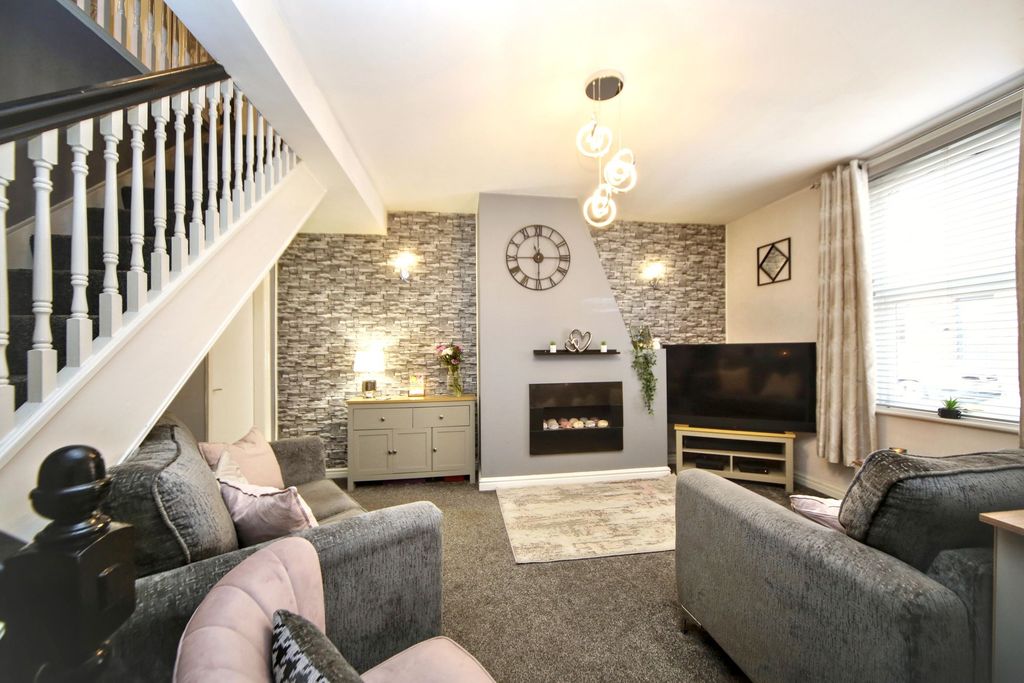 Property photo 2 of 21