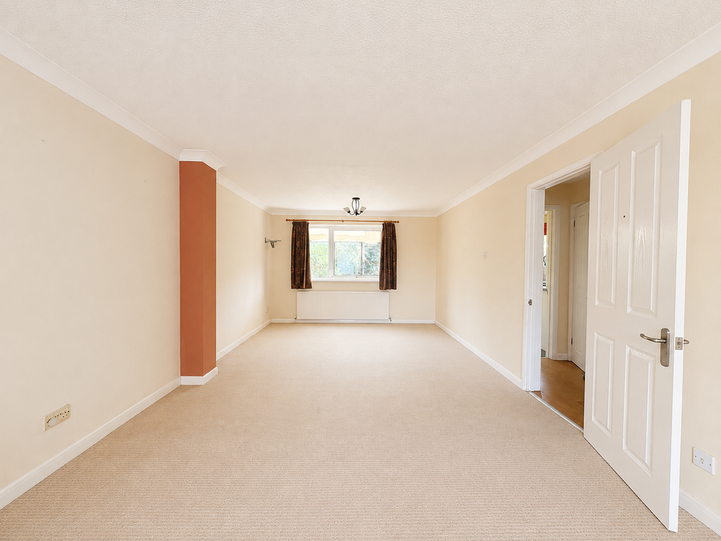 Property photo 3 of 14 Living