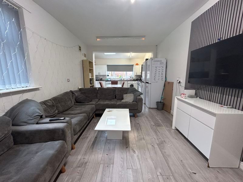 Property photo 3 of 10 Photo 6