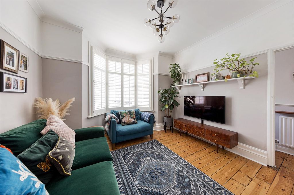 Property photo 2 of 41 Cromwell Road, E17