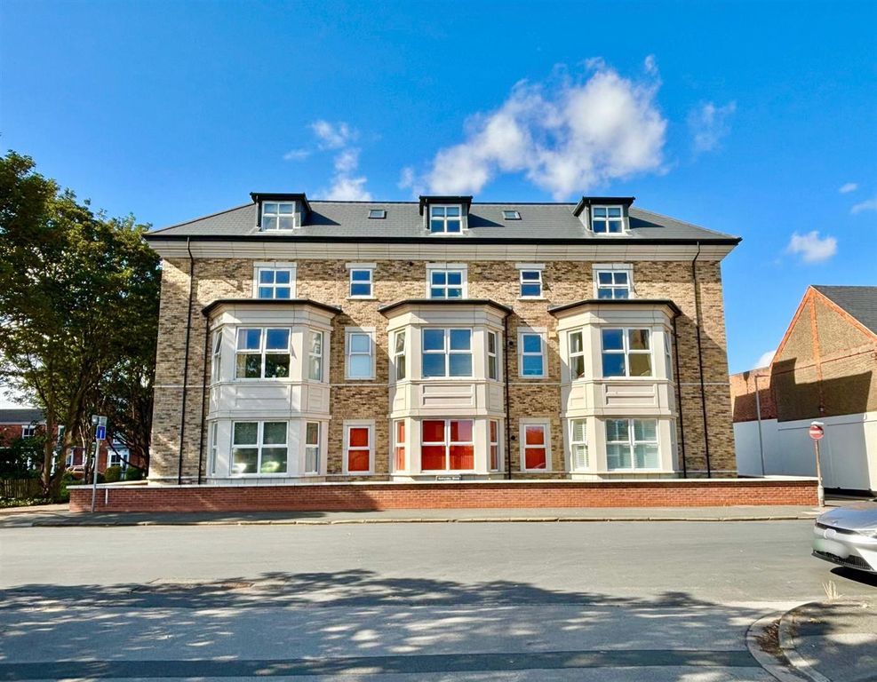 Property photo 1 of 9