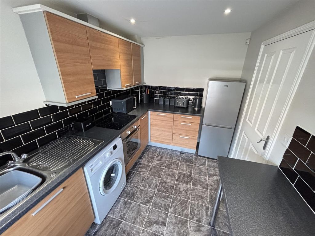 Property photo 3 of 15 Kitchen