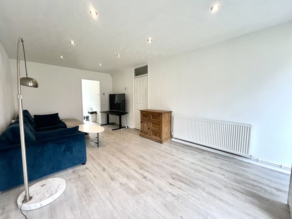 Property photo 2 of 13 Lounge