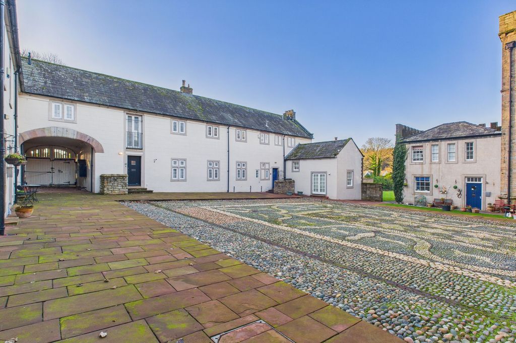 Property photo 2 of 21