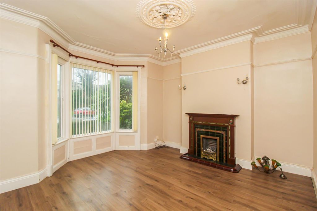 Property photo 3 of 11 Living Room